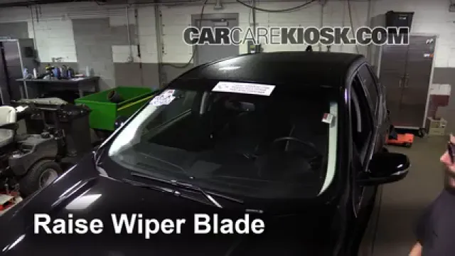 2016 Ford Edge Titanium 2.0L 4 Cyl. Turbo Escobillas de limpiaparabrisas delantero Cambiar escobillas de limpiaparabrisas